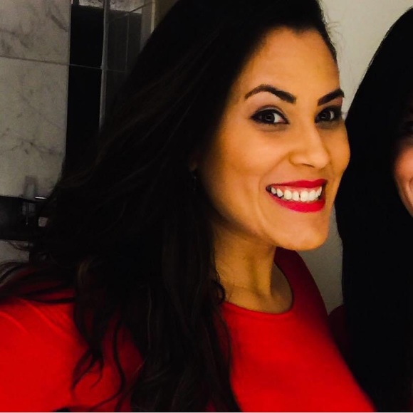 Meet your Posher, Alexis - Picture 1 of 6